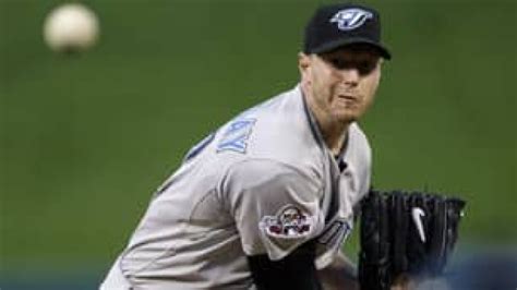 Sports world mourns death of former MLB pitcher Roy Halladay